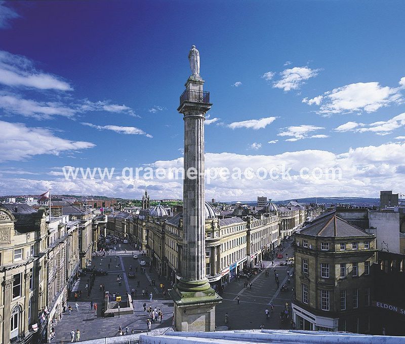 Grey's Monument viewed from Monument Mall