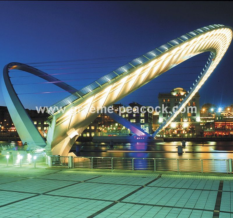 Gateshead Millennium Bridge at night (open)