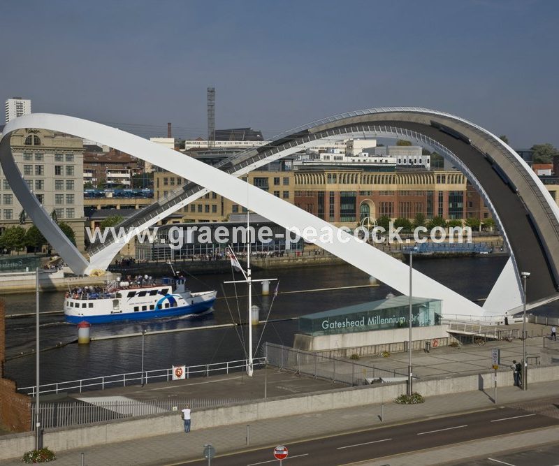 Gateshead Millennium Bridge in open position, Gateshead Quayside