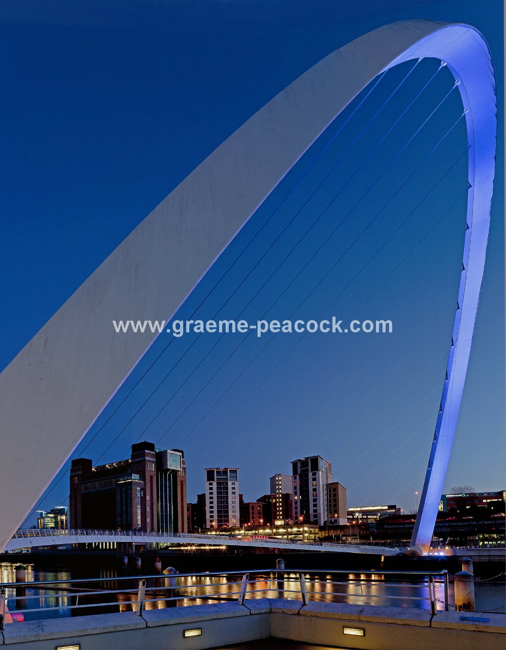 Gateshead Millennium Bridge, Newcastle upon Tyne, Tyne and Wear